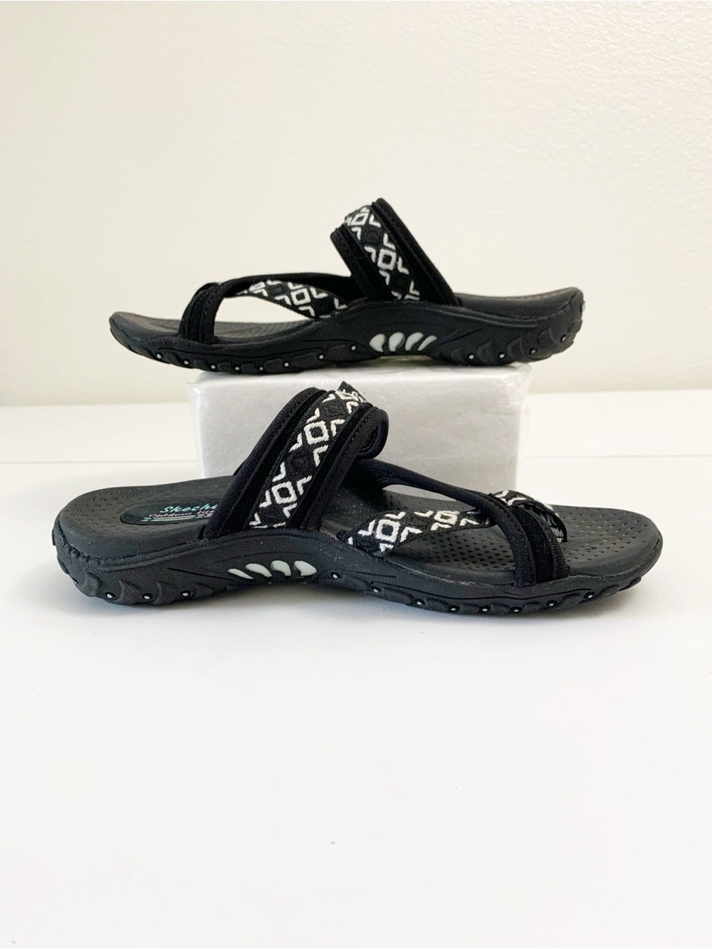 Skechers Women’s Black Reggae Swag Toe Woven Sandals ~ 7 - Picture 4 of 9